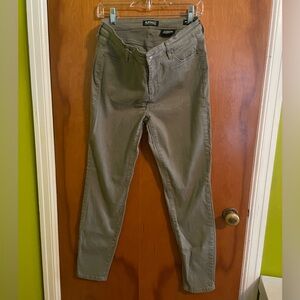 Skinny 7/8 Length Olive Green Chinos